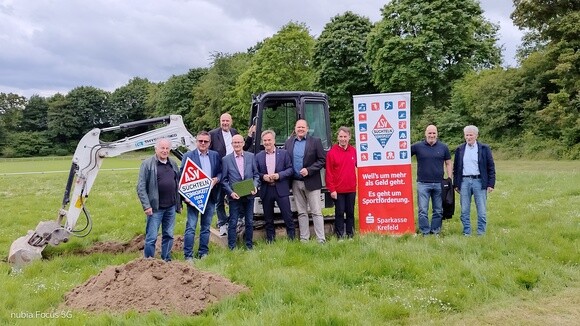 Spatenstich des Multifunktionsspielfeldes am Sportpark Süchtelner Höhen